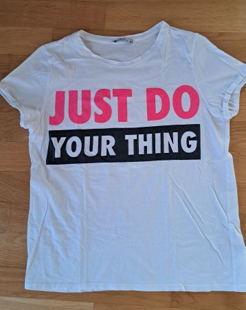 Weisses T-Shirt mit Aufdruck / Gr. M
