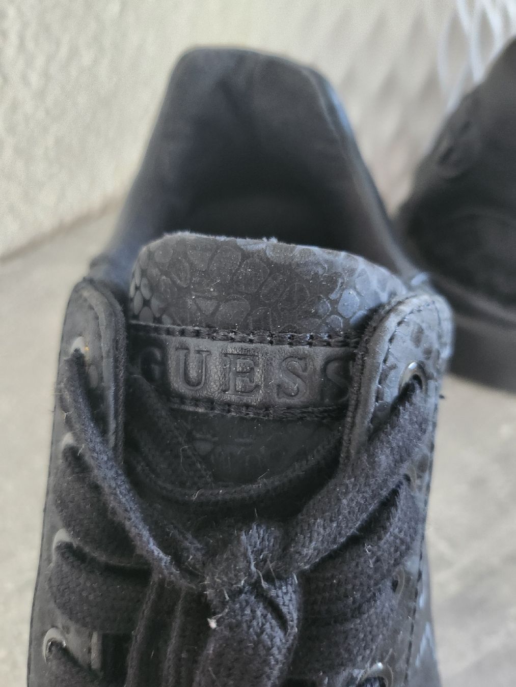 Guess Scarpe da donna: Baskets femme – Usato da Tramelan venduto da Andreia25 4