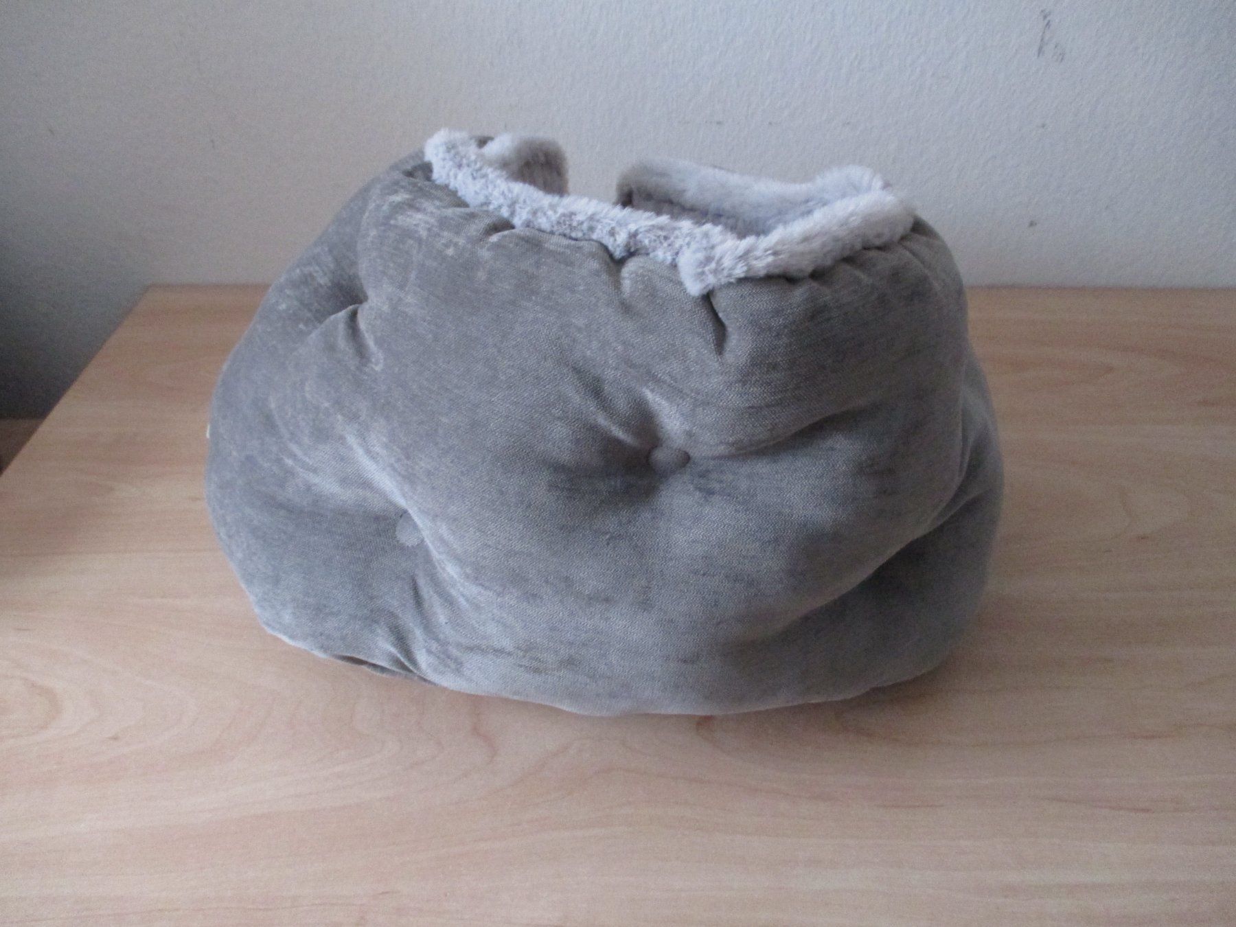 Liege- & Schlafplätze: HUNDE ODER KATZEN KUSCHELBETT 47X27X41CM NEU – Neu (gemäss Beschreibung) aus Winterthur von katzen07 4
