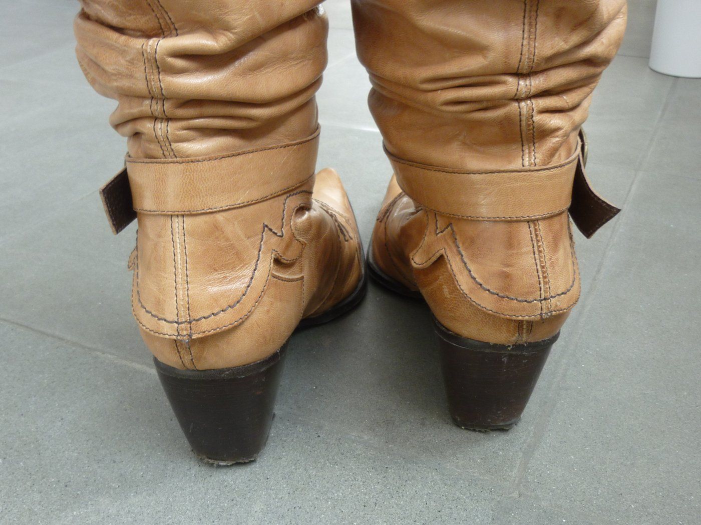 Scarpe da donna: Damen Lederstiefel Grösse 39 – Usato da Appenzell Meister. venduto da Lignum 2