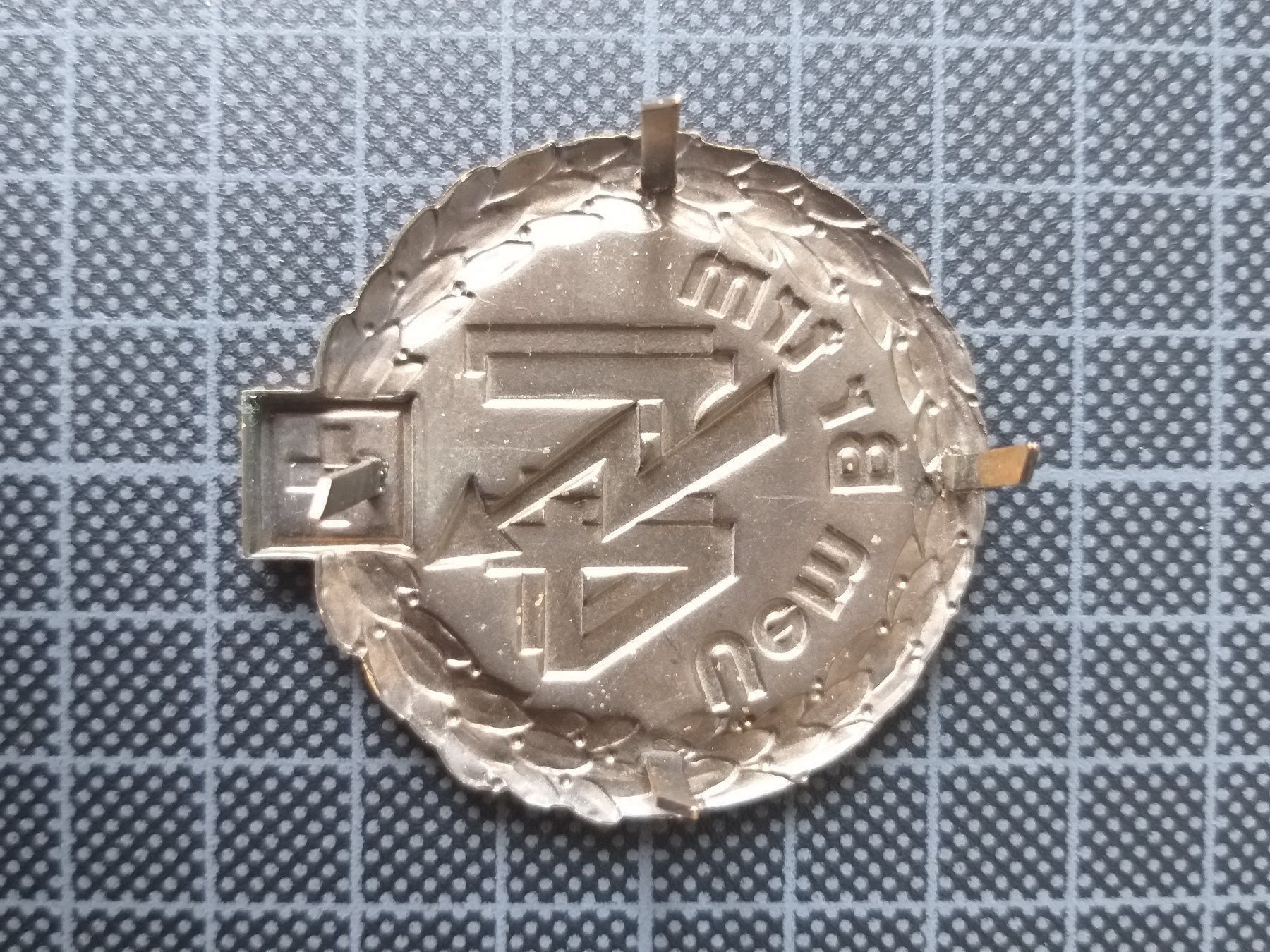 Placchette & Badge: Béretemblem Übermittlungsbrigade 41 Gold – Nuovo (secondo la descrizione) da Bauma venduto da SwissMilitaria 1