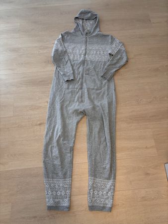 Jumpsuit grau mit Kapuze und Muster Grösse M