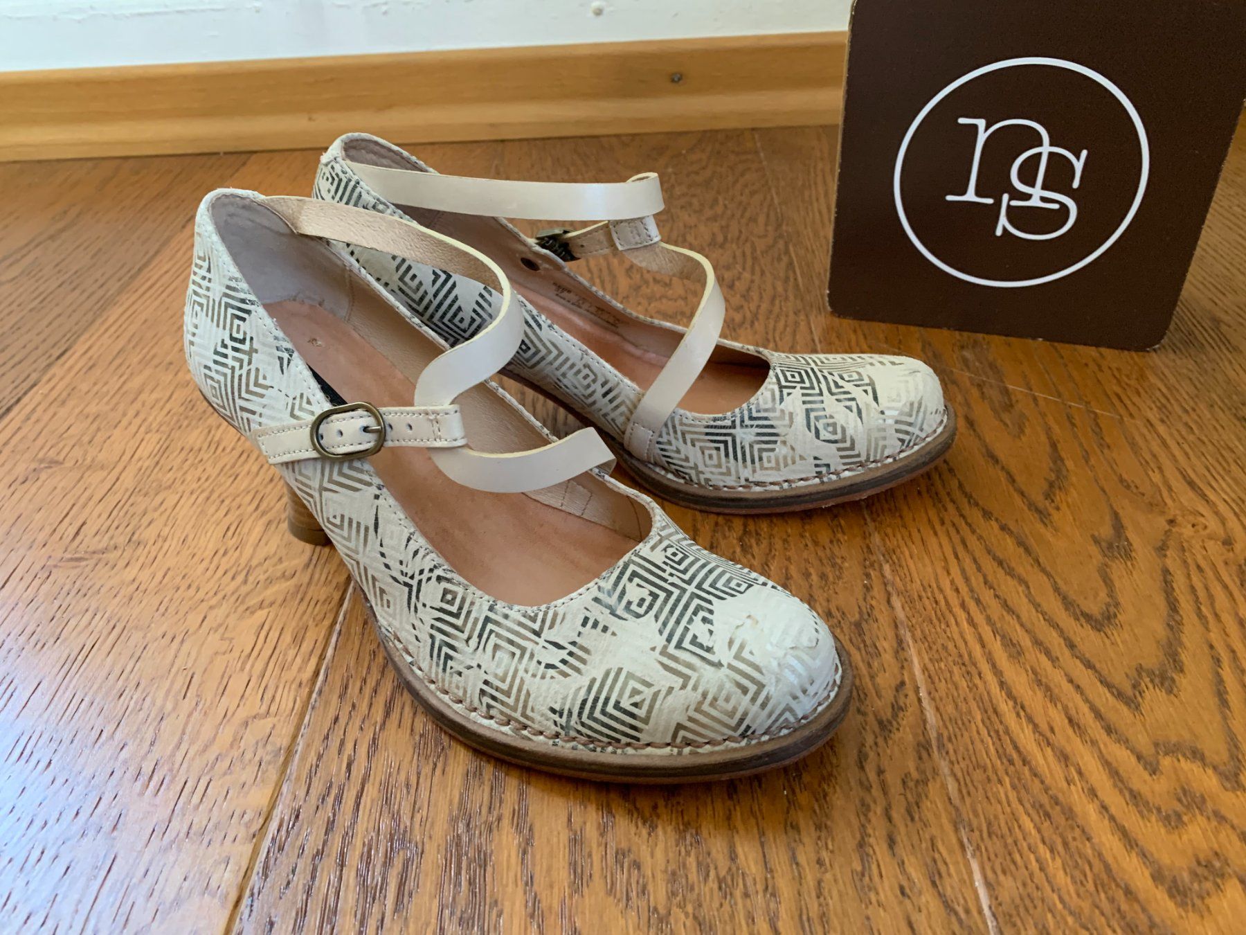 Art Scarpe da donna: Art Rococo 606 beige fantasy Gr.37 – Nuovo (secondo la descrizione) da Zürich venduto da finsti