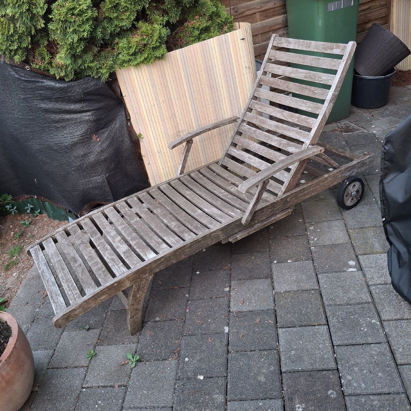 Liegen & Liegestühle: Liegestuhl Holz mit Rollen gebraucht – Gebraucht aus Tuttwil von Daisy75