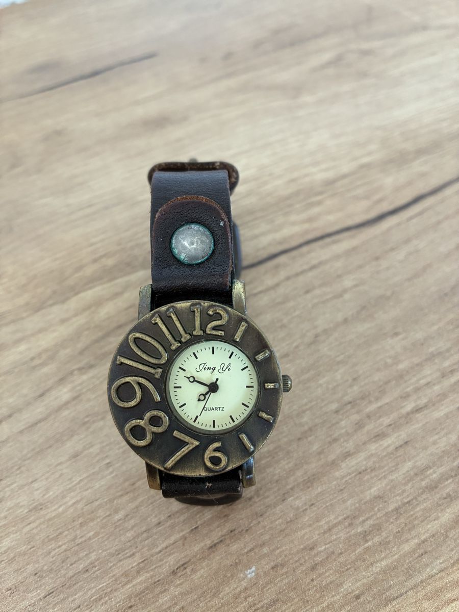 Orologi: Einzigartige antike Armbanduhr ⏰ – Usato da Wolfwil venduto da NewGirl