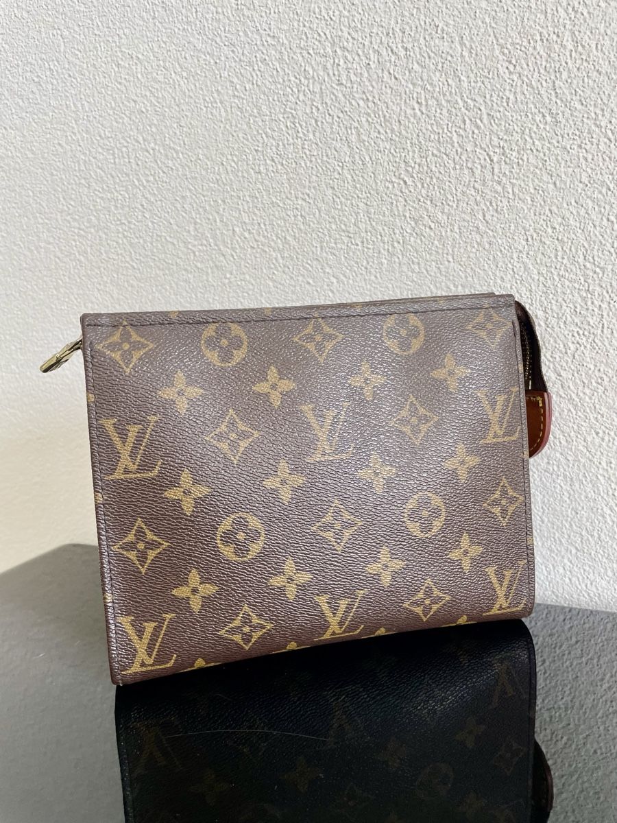 Louis Vuitton Taschen für Damen: Authentic LOUIS VUITTON Monogram Toiletry Pouch – Gebraucht aus Richterswil von Prangins9 1