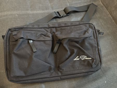 Umhängetasche Les Deux schwarz mit zwei Vortaschen