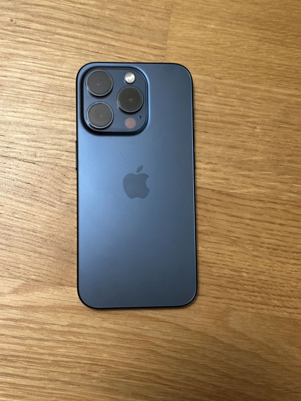 Apple Telefoni cellulari / Smartphones: iPhone 15 Pro mit Zubehör – Usato da Pfäffikon ZH venduto da Itachi54 3