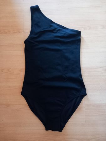 Maillot de bain noir asymétrique une-piece