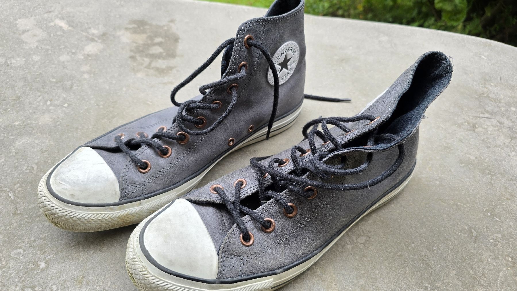 Converse Herrenschuhe: Converse Chucks Gr. 42.5 Dunkelgrau Leder Herbstlook – Gebraucht aus Boppelsen von Tomsagiplatz