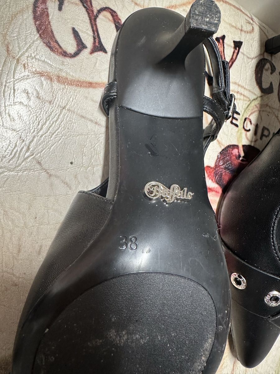Buffalo Scarpe da donna: Buffalo schuhe gr 38  – Usato da Luzern venduto da Simo.ciacina 1