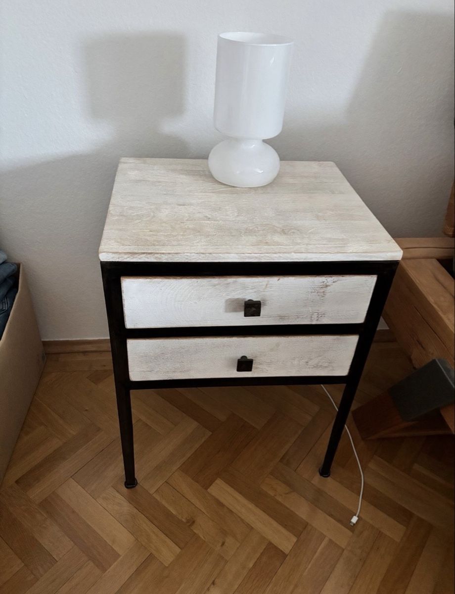 Tables de nuit: Nachttisch Holz/ Metall mit  – D'occasion à Zürich par val_5xpm 2