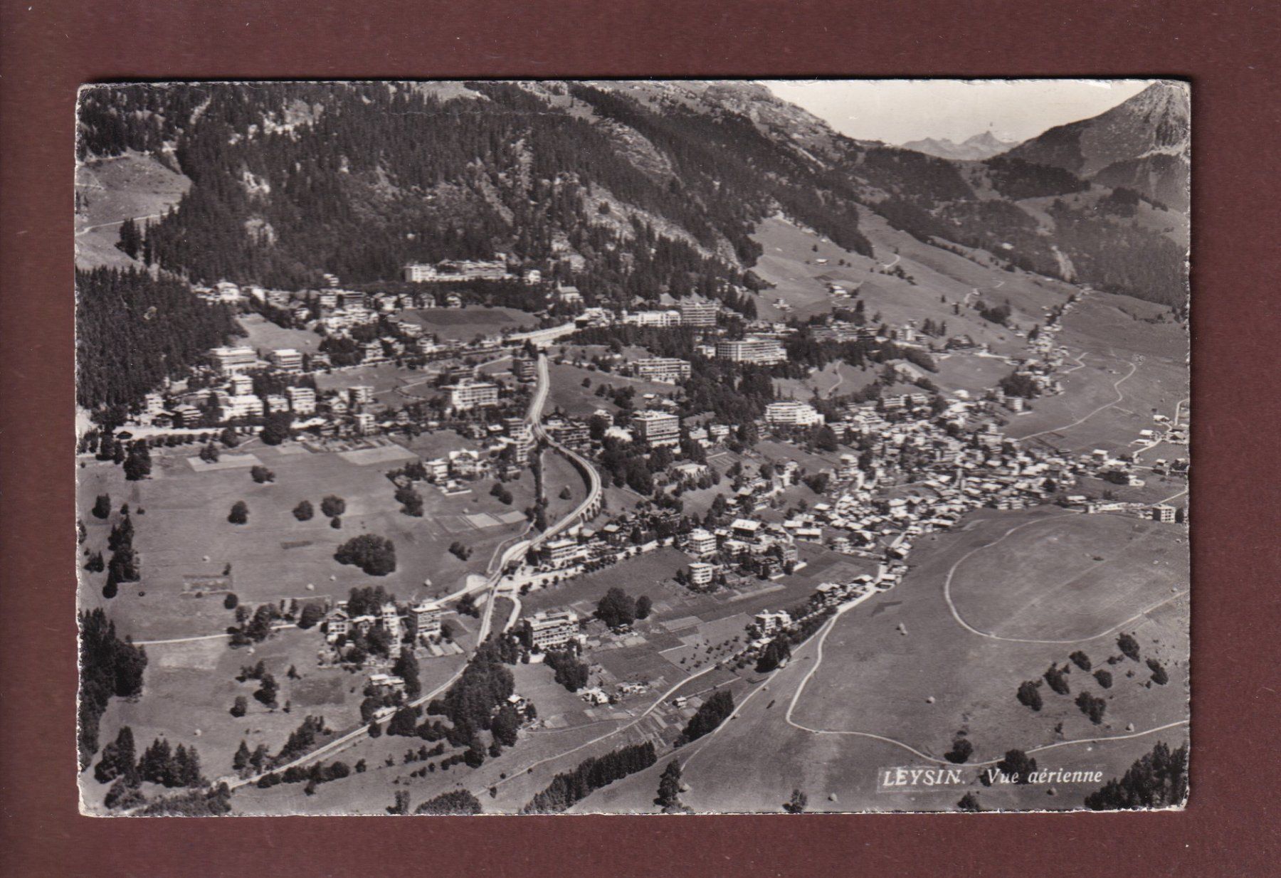 Cartoline postali: LEYSIN - Vue aérienne – Usato da Pully venduto da nicecards