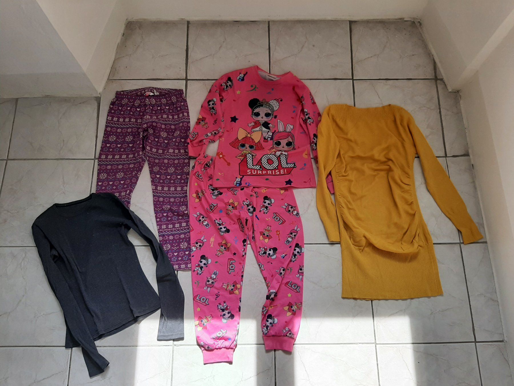 Lotti & Set di vestiti: Kleiderpaket gr 140 – Usato da Brissago venduto da lucabell 5