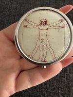 Scatoletta da borsetta vintage con uomo vitruviano