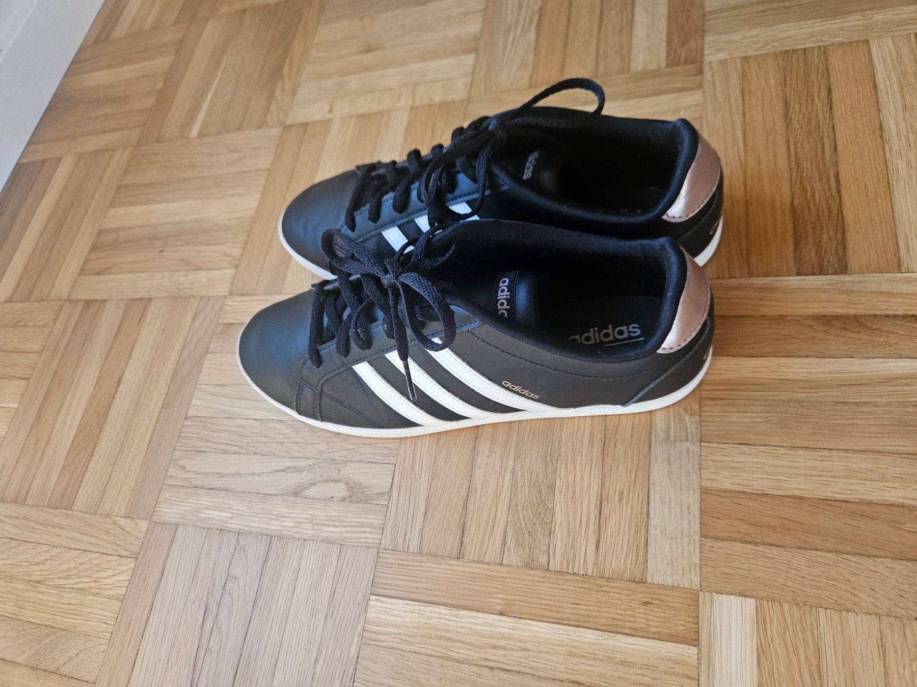 Adidas Scarpe da donna: Adidas Sneaker, Grösse 42, Top Zustand – Usato da Oberhelfenschwil venduto da tup12 2