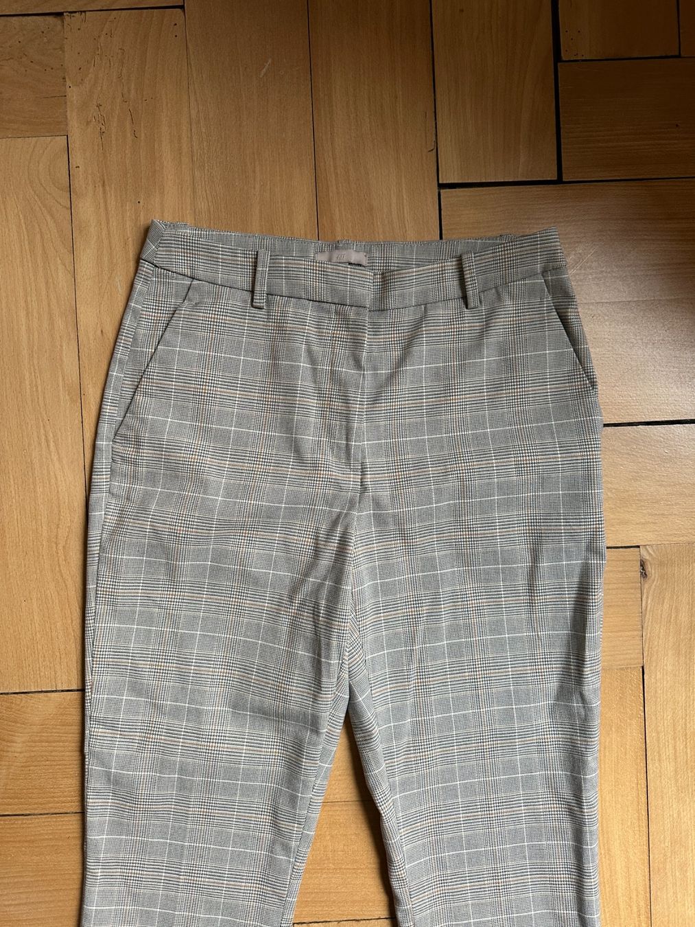 H&M Hosen: Hose hellgrau kariert 38 – Gebraucht aus Zürich von Diazaio 1