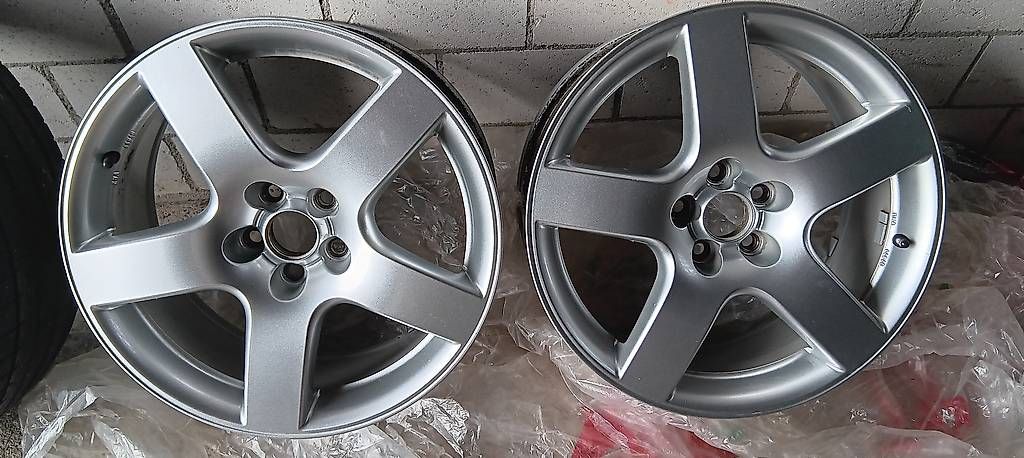 Volkswagen Jantes: Original VW Felgen 17" – D'occasion à Buttisholz par gaz_n2xy