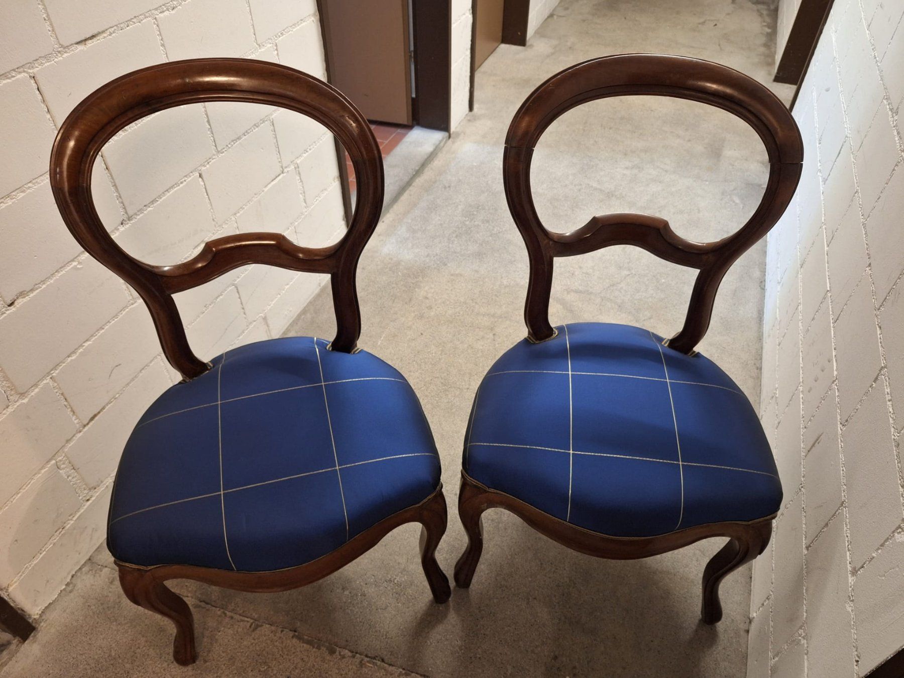Stühle: 2 Louis-Philippe Stühle, neu bezogen, Monaco – Gebraucht aus Langnau am Albis von Maedhead