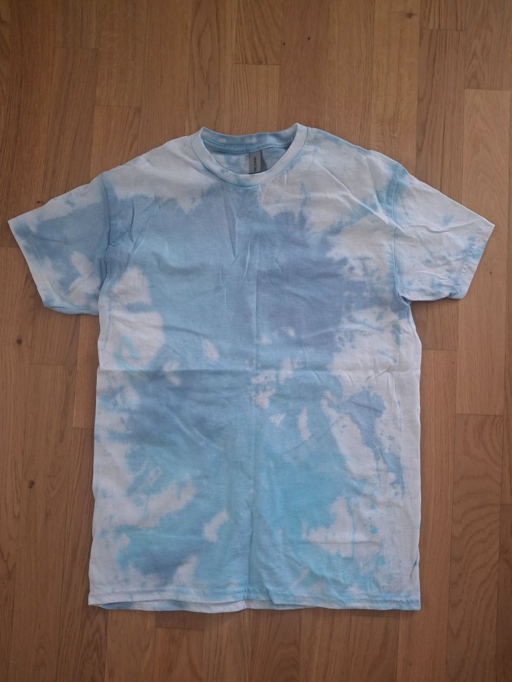 T-shirt: Batik T-Shirt – Nuovo (secondo la descrizione) da Luzern venduto da gab_726g