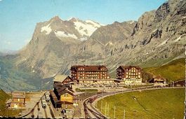 GRINDELWALD Kleine Scheidegg - Bahnhof mit Bahn