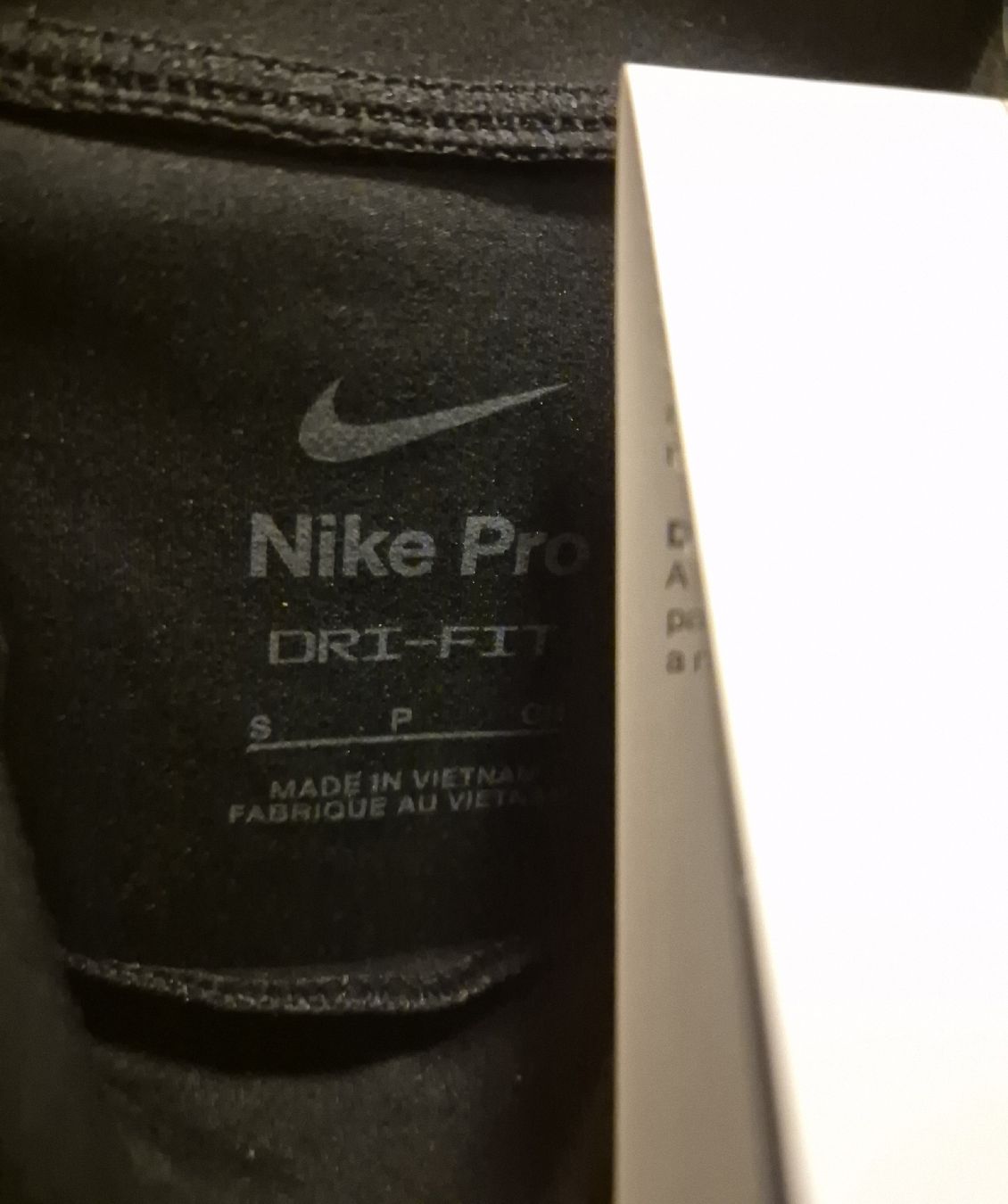 Nike Tops: NEU - Nike Pro Long-Sleeve Top - black – Neu und originalverpackt aus Villars-sur-Glâne von Thalimey 1