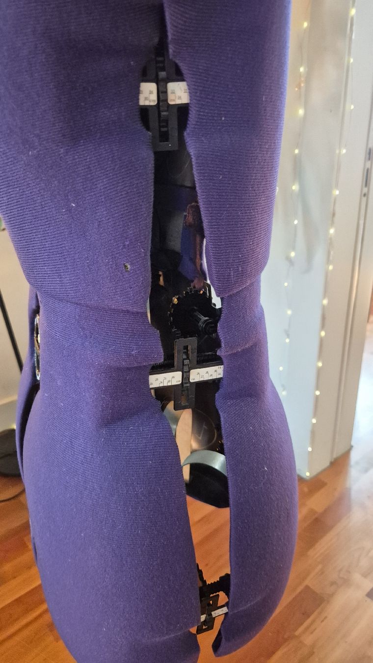 Allestimento di negozi e stand fieristici: Professioneller Schneidertorso violett verstellbar – Usato da Winterthur venduto da Striegelbox 5