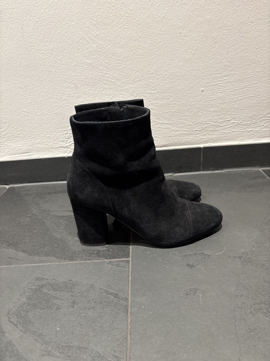 Scarpe da donna: Black Suede Boots size 39 – Usato da Oberhasli venduto da ani_97f7