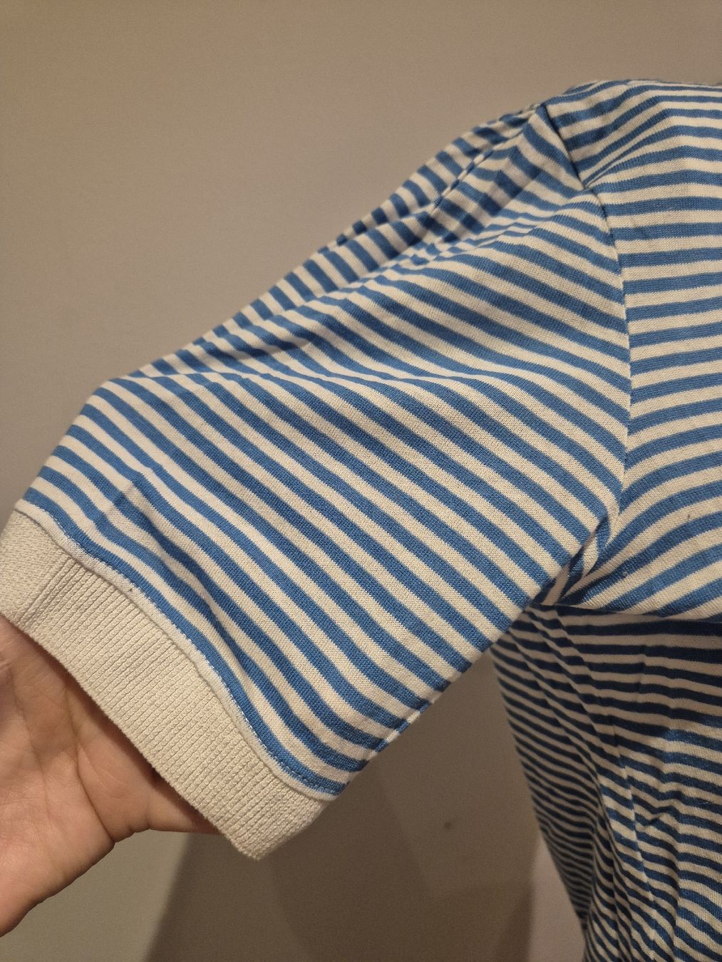 Armani T-Shirts: giorgio armani haut – Neu (gemäss Beschreibung) aus Genève von ana_z8yn 1