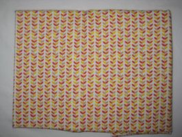 Baumwollstoff weiss mit rot / orange / gelber Blätterranken