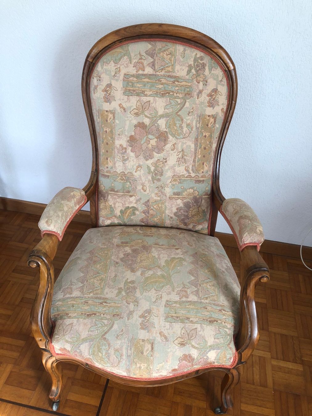 Poltrone: Alter Sessel mit Fussschemel – Usato da Ettingen venduto da glaed 1