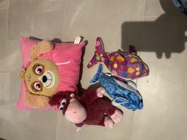 Diverse Spielzeug-Sammlung: Bälle, Stofftiere & Lichterkette