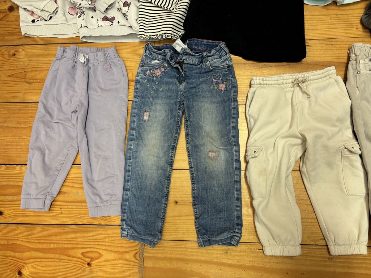 Lotti & Set di vestiti: Kleiderpaket Mädels, Grösse 98/104 – Usato da Büren an der Aare venduto da Nikito2001 6