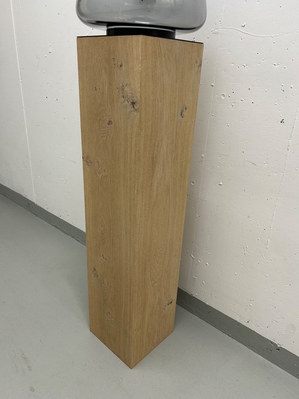 Portacandele: Glas-Windlicht auf quardratischem Eichenholz-Podest – Nuovo (secondo la descrizione) da Wallisellen venduto da chris456 2