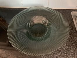 Elegante Glasschale, Servierschale mit Wellenmuster, Top!