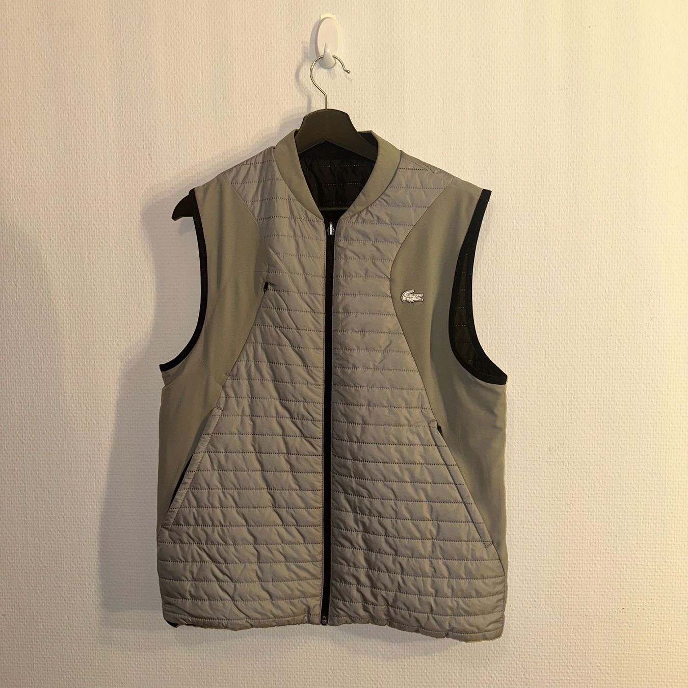 Lacoste Gilet & Giacche: Lacoste Reversible Vest – Nuovo (secondo la descrizione) da Bern venduto da gia_jqj7