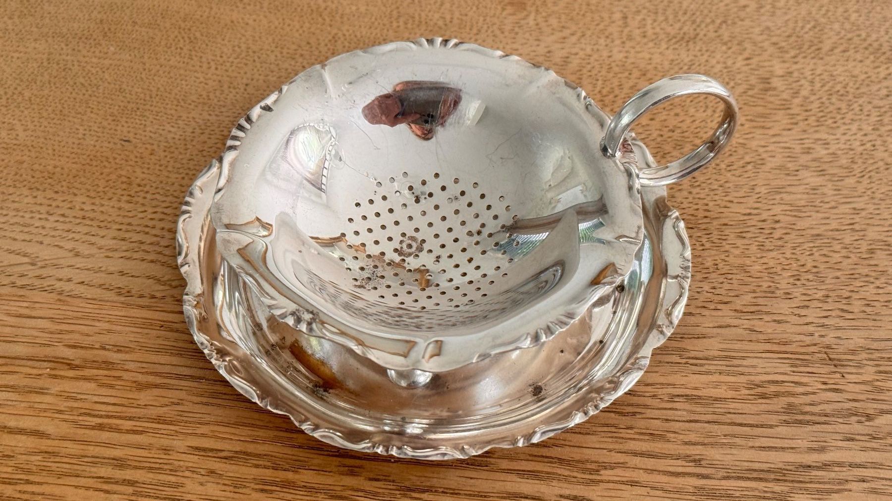 Set di piatti: Wunderschönes antikes Teesieb Silber mit Untersetzer – Usato da Baar venduto da 001loulou 4