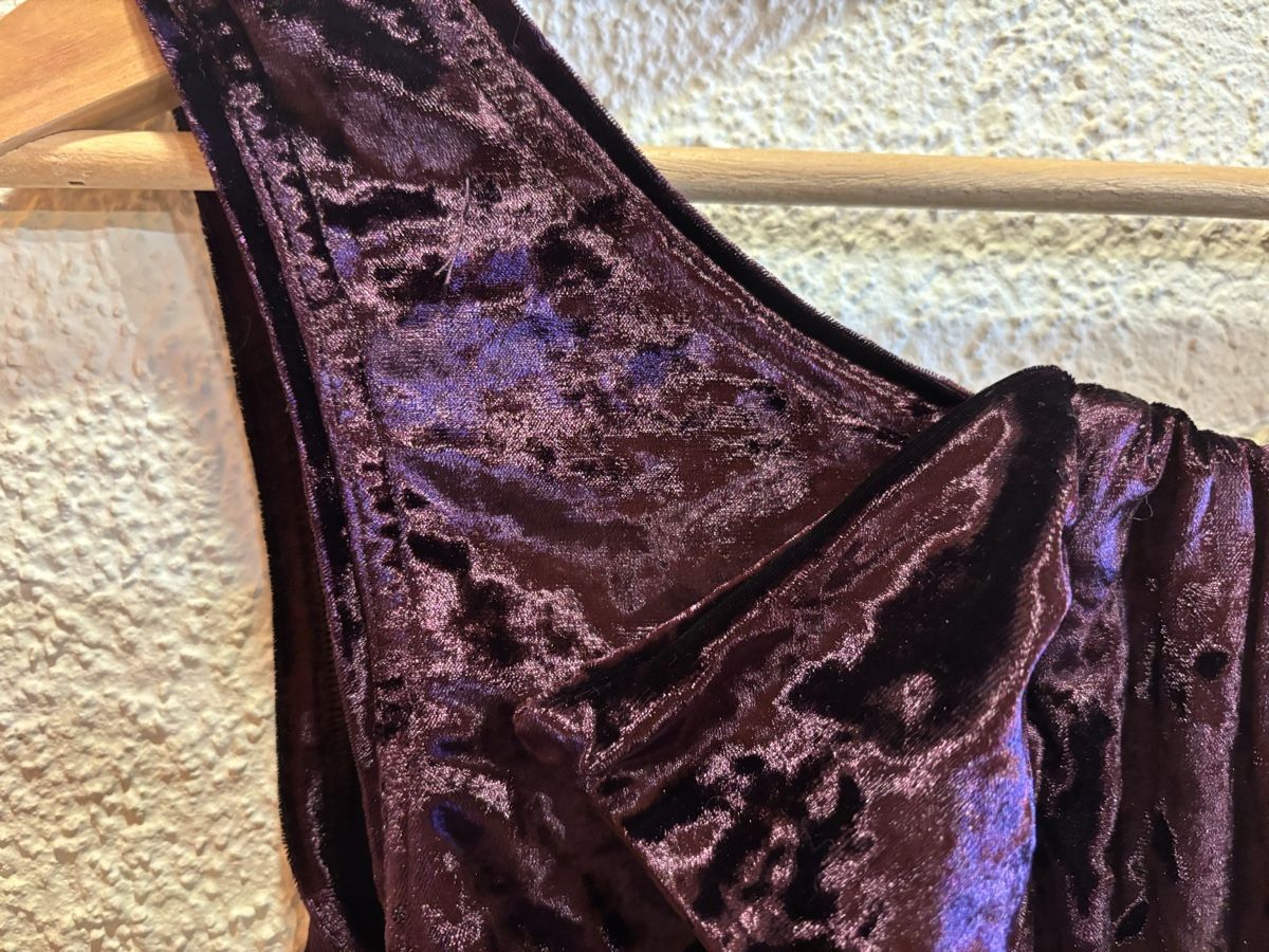 Vestiti: Enges Samtkleid, Lila, Grösse S – Usato da Alten venduto da AuntiesAtticFinds 2