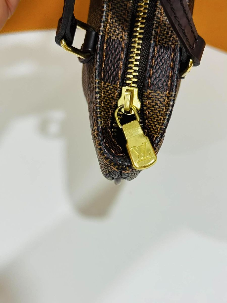 Louis Vuitton Borse da donna: Louis Vuitton Manosque Pochette im Damier Ebene – Usato da Widnau venduto da Pukpan_99 7