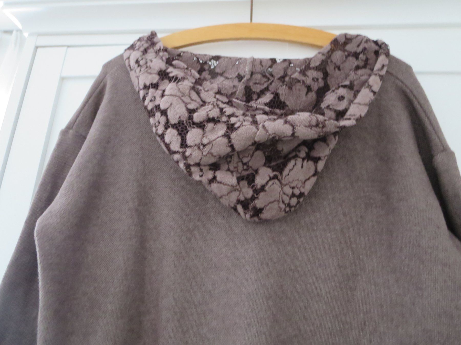 Maglioni & Felpe: Leichter Damen Pullover mit Kapuze/Gr. 44 – Usato da Wallisellen venduto da Arvenstube 3