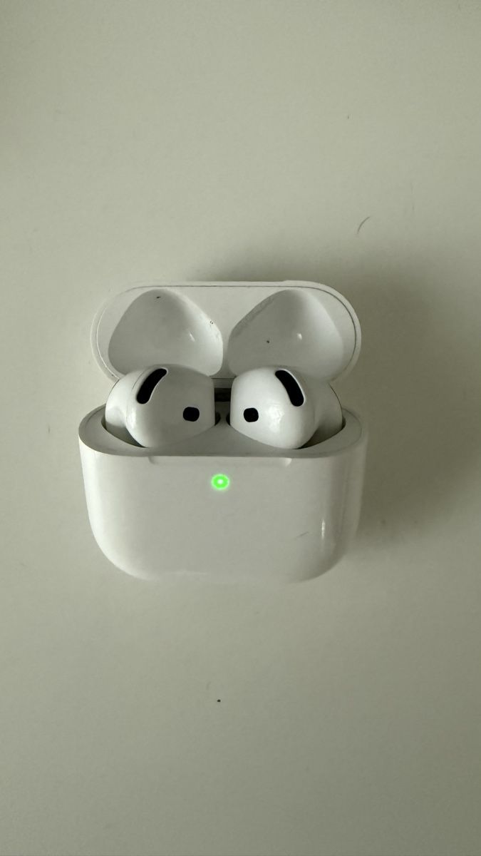 Apple Cuffie: Apple Air Pods 4 comme neuf – Usato da Crissier venduto da RufusTheGreat