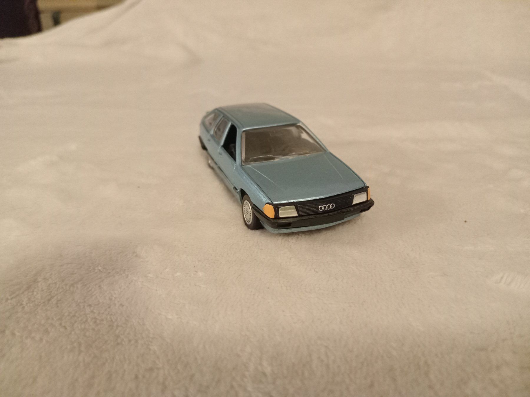 Audi Modellini d'auto: Audi 100 Avant Typ44 C3 Modell 1:43 – Usato da Obergösgen venduto da typ_qb9v 3