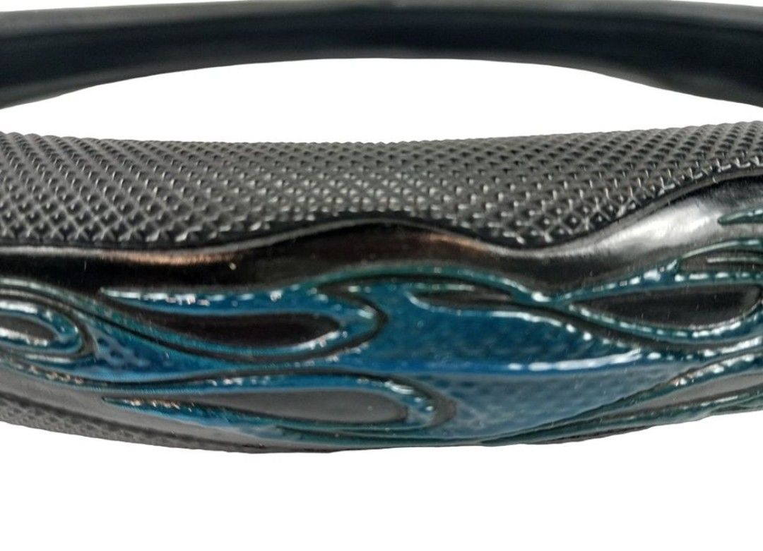 Autres accessoires p. véhicule: Lenkradbezug / Lenkradschoner 38cm neuwertig – Neuf (Voir description) à Zug par Fristeiler 2