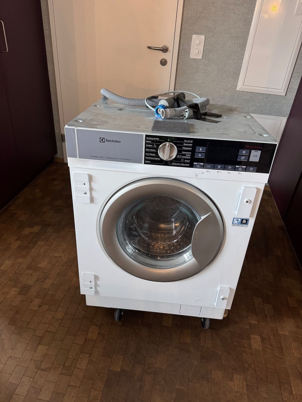Electrolux Lavatrici: Electrolux WTGL3VI300 Waschtrockner Kombigerät links – Nuovo (secondo la descrizione) da Winterthur venduto da bwwqhs