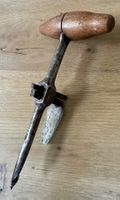 Antikes Werkzeug Eisen handgeschmiedet und Holz