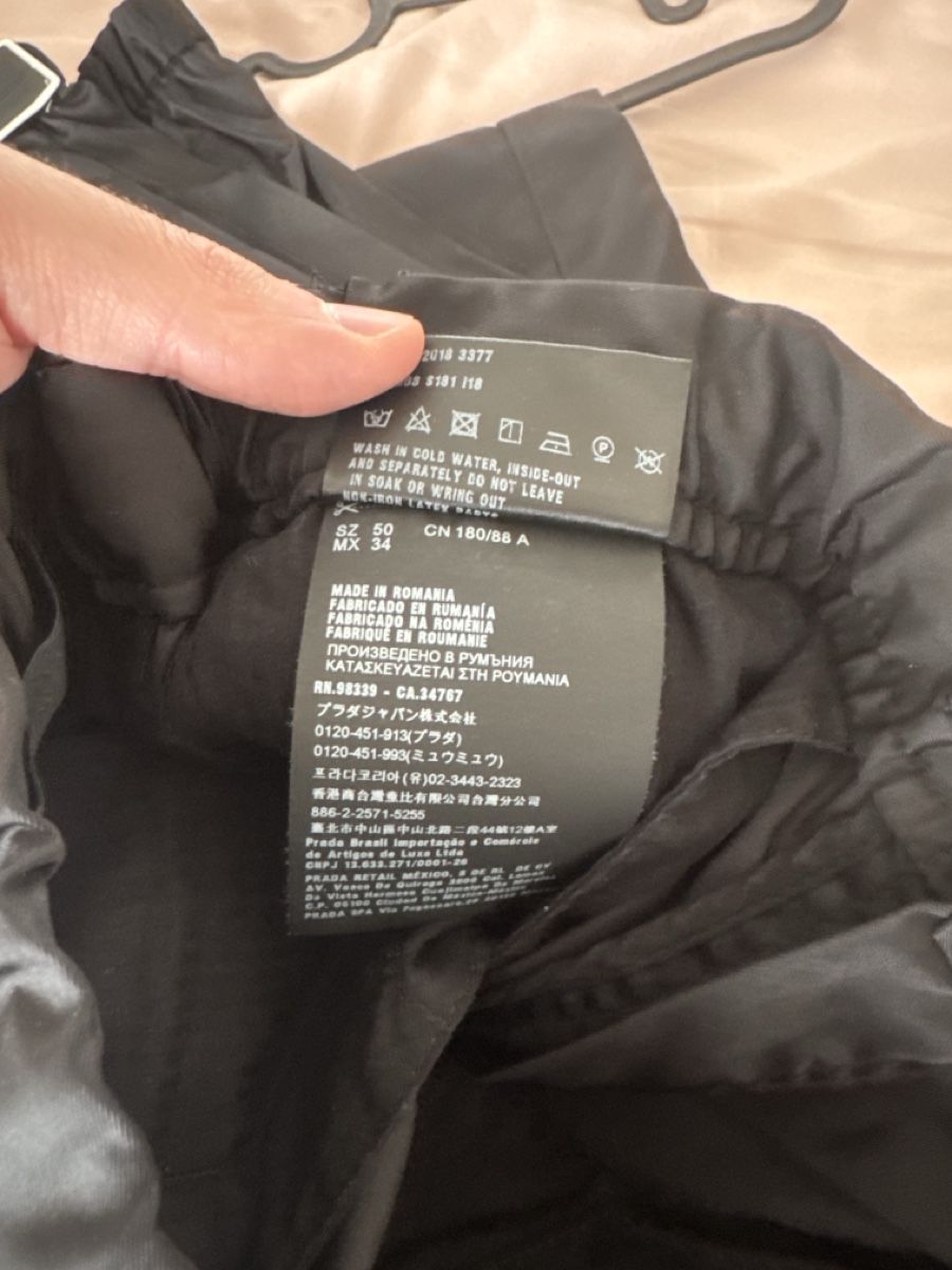 Prada Pantaloni: Prada Nylon Pants black SS18 size M perfect condition – Nuovo (secondo la descrizione) da Baar venduto da joe1oo1 3