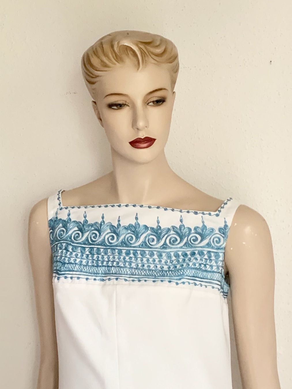 Vestiti: Weisses Sommerkleid mit blauer Bordüre – Usato da Kloten venduto da Nephty 7