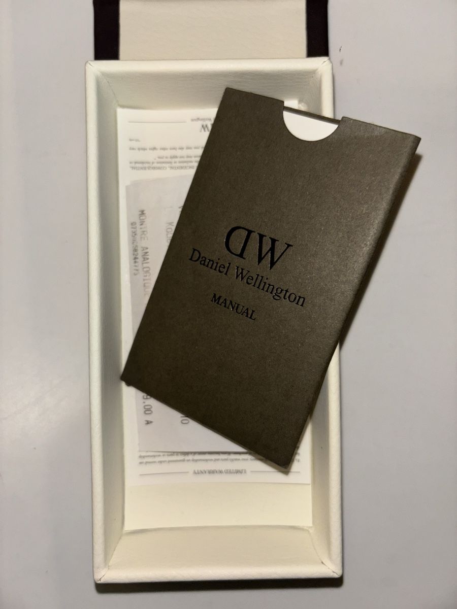 Daniel Wellington Orologi: Montre Daniel Wellington noire / dorée – Nuovo (secondo la descrizione) da Chêne-Bougeries venduto da sor_9rzp 7