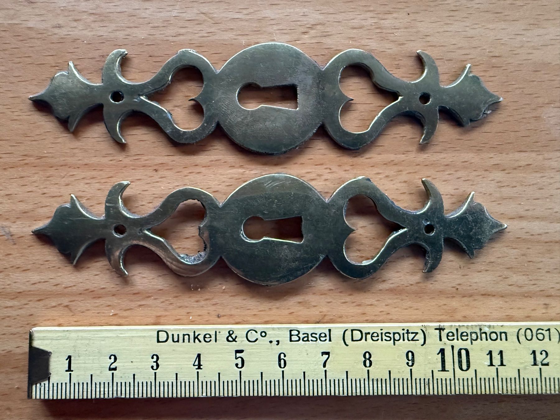 Quincaillerie: 2 Schlossschilder aus Messing – D'occasion à Amden par vipernatter