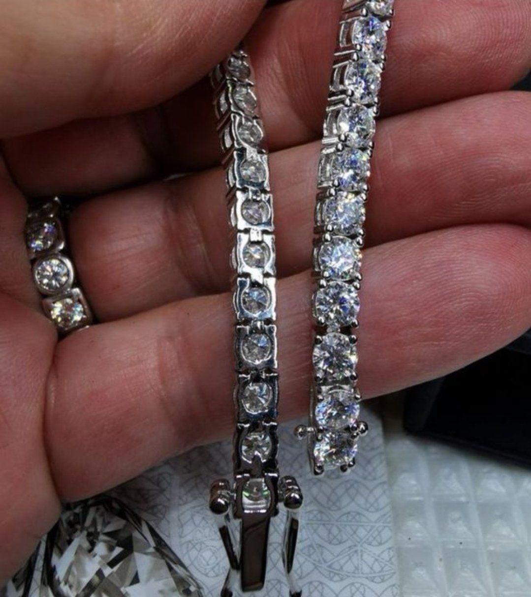 Bracciali & Braccialetti: Bracelet avec zircons – Nuovo e nell'imballaggio originale da Reconvilier venduto da Tsma67